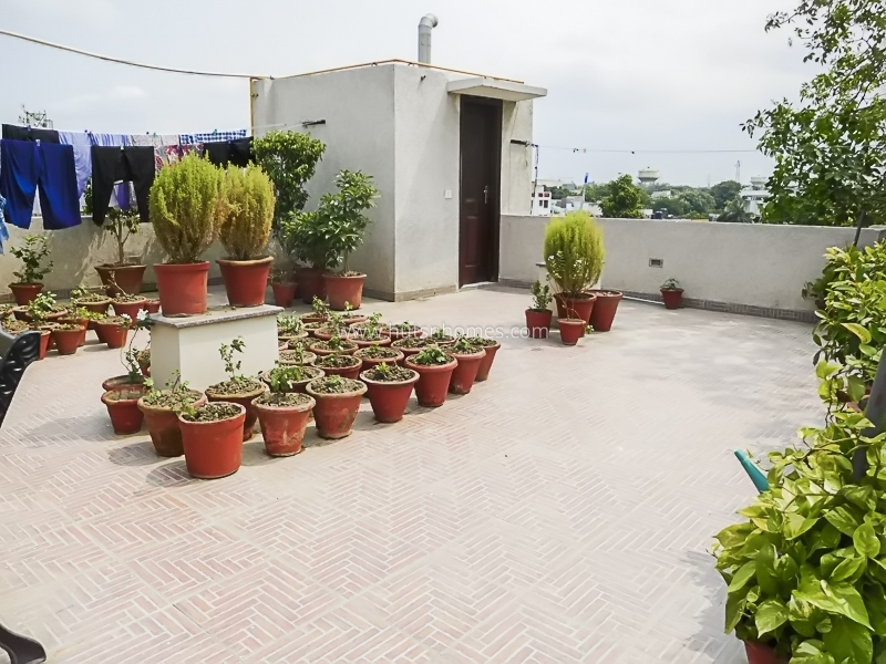 3 BHK Flat For Rent in Nizamuddin East