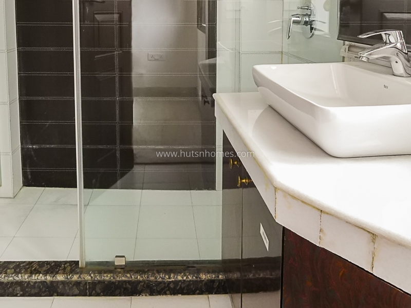 3 BHK Flat For Rent in Nizamuddin East