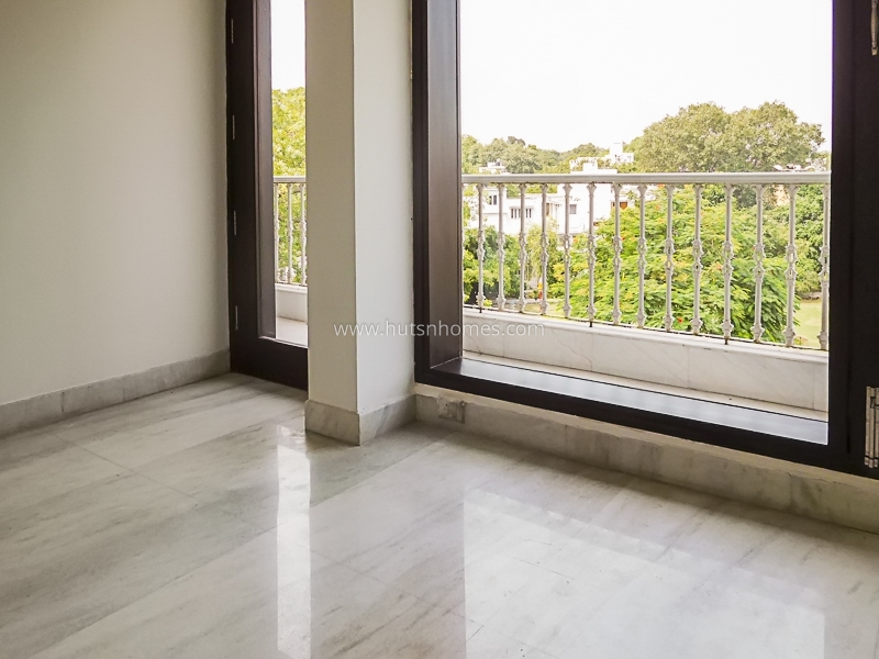 3 BHK Flat For Rent in Nizamuddin East