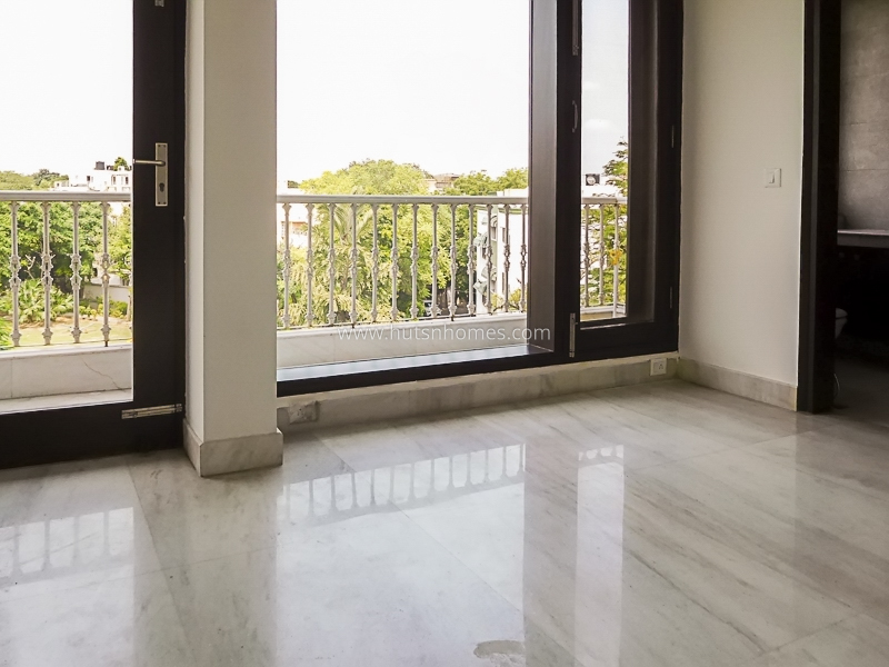 3 BHK Flat For Rent in Nizamuddin East
