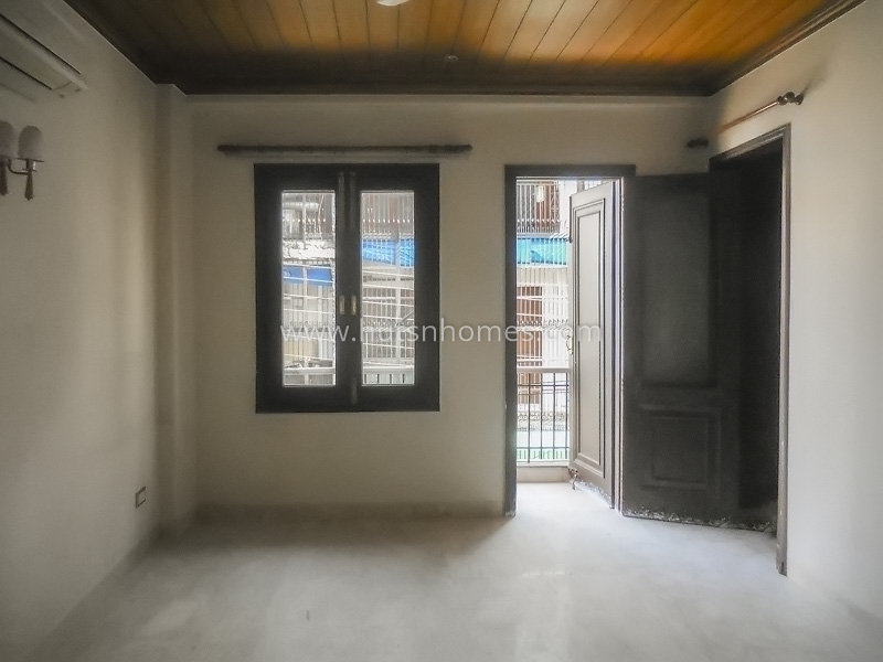 4 BHK Flat For Rent in Vasant Vihar