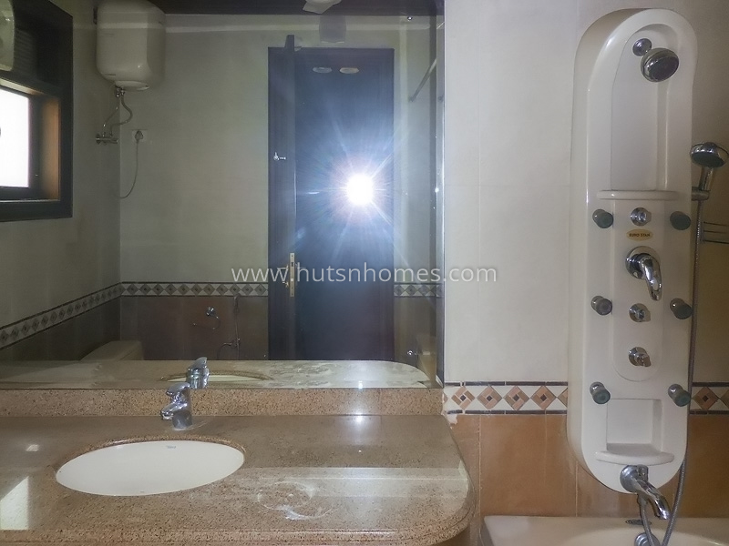 4 BHK Flat For Rent in Vasant Vihar