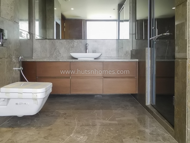 4 BHK Flat For Rent in Vasant Vihar