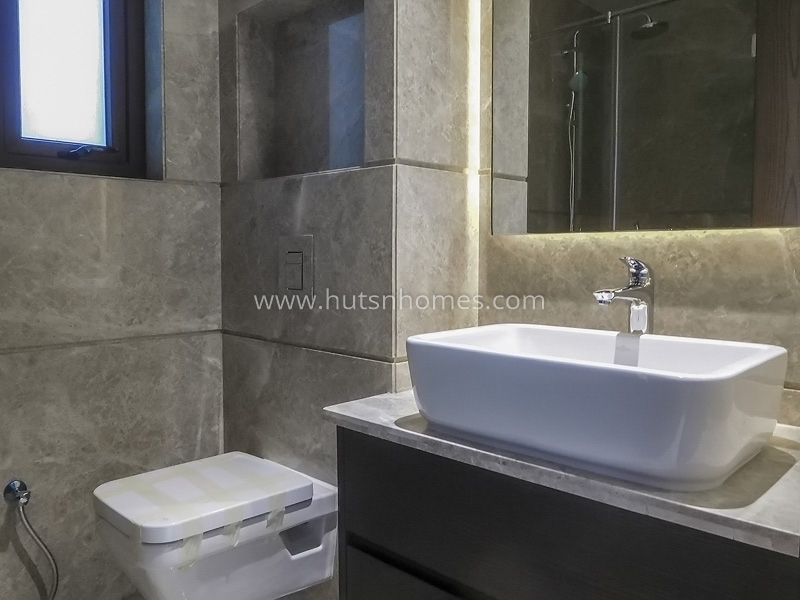 4 BHK Flat For Rent in Vasant Vihar