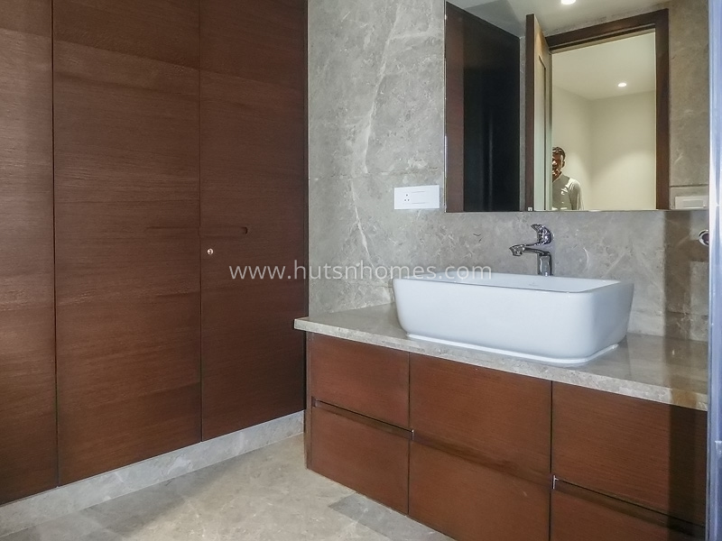 4 BHK Flat For Rent in Vasant Vihar