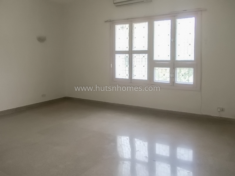3 BHK House For Rent in Chanakyapuri