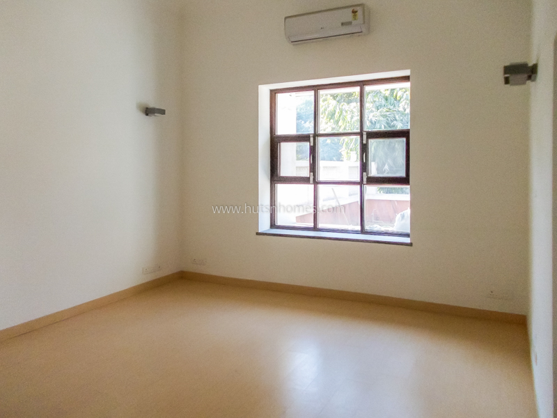 3 BHK Flat For Rent in Chanakyapuri