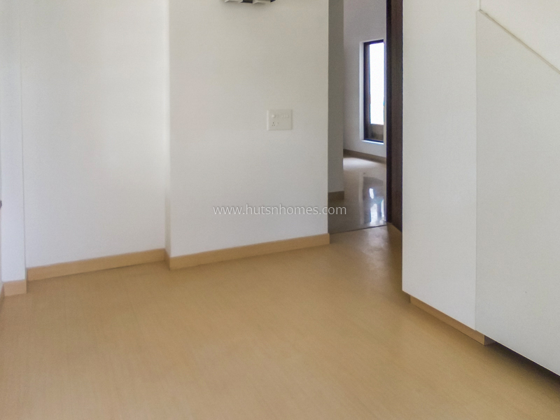 3 BHK Flat For Rent in Chanakyapuri