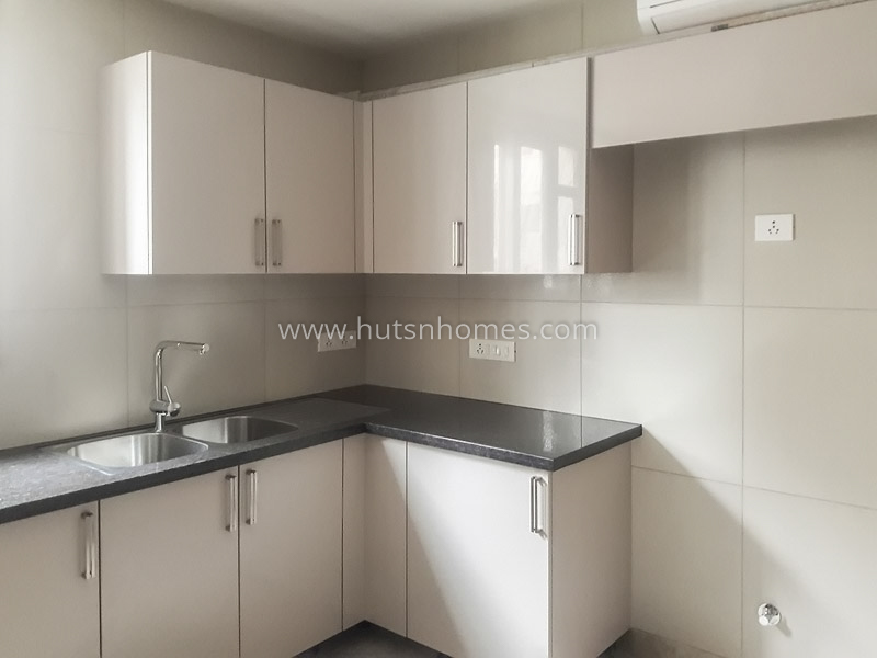 4 BHK Flat For Rent in Vasant Vihar
