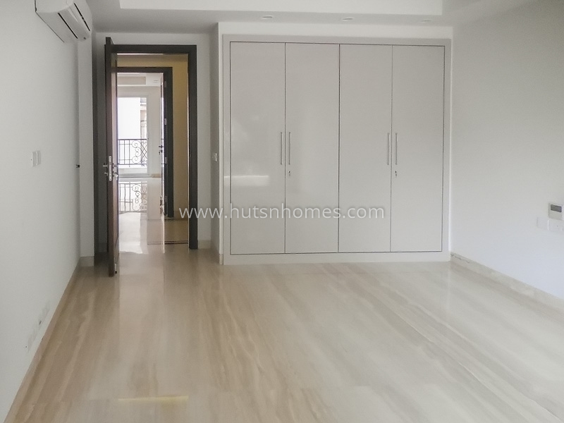4 BHK Flat For Rent in Vasant Vihar