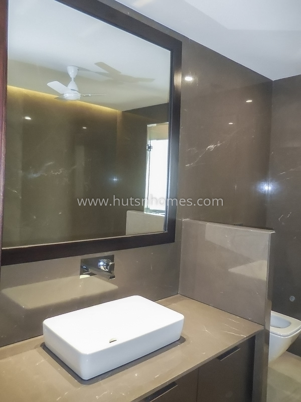 4 BHK Flat For Rent in Vasant Vihar