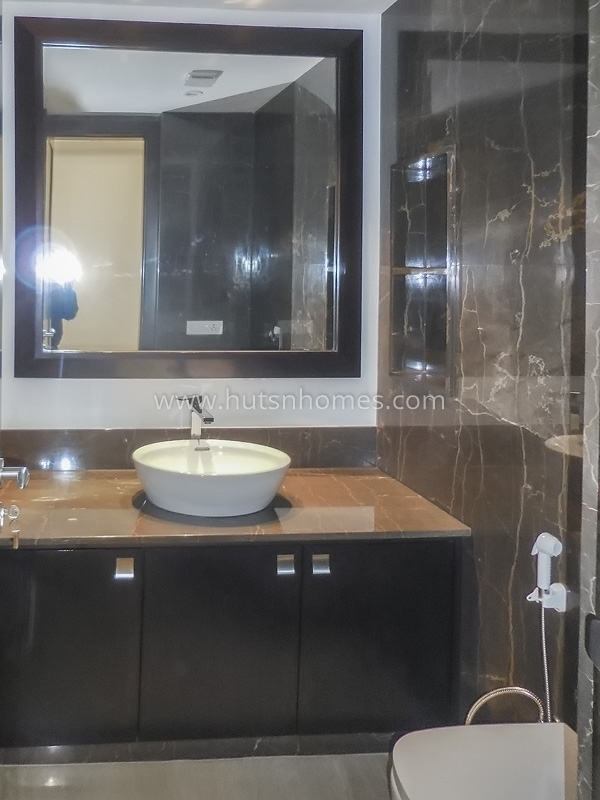 4 BHK Flat For Rent in Vasant Vihar
