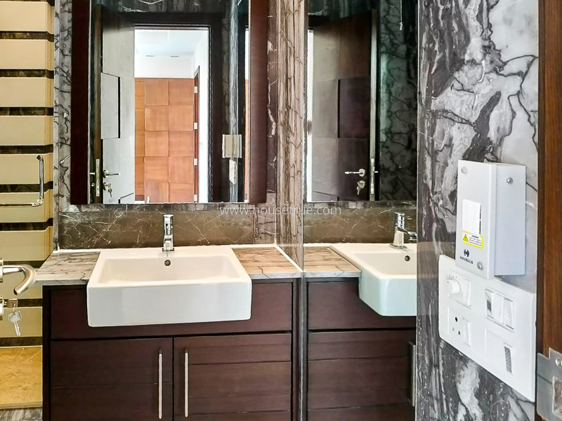 4 BHK Flat For Rent in Vasant Vihar