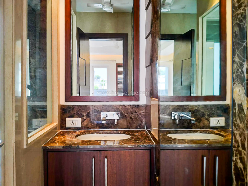 4 BHK Flat For Rent in Vasant Vihar