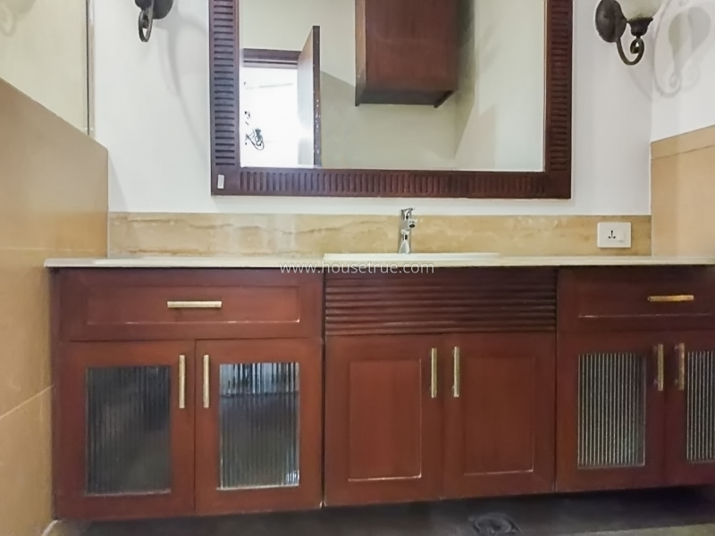 4 BHK Flat For Rent in Vasant Vihar
