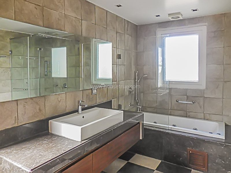 4 BHK Flat For Rent in Hauz Khas