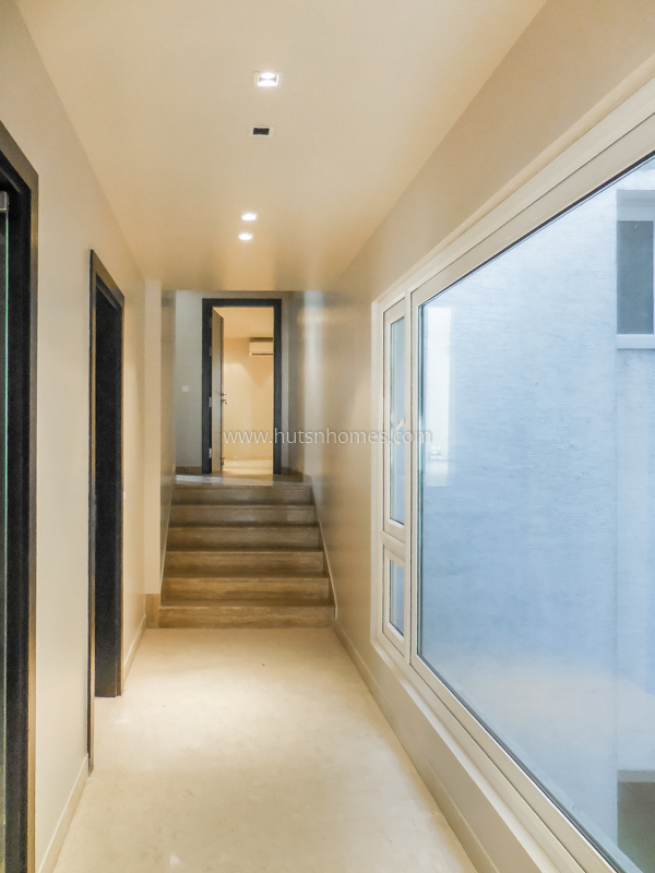 4 BHK Flat For Rent in Hauz Khas