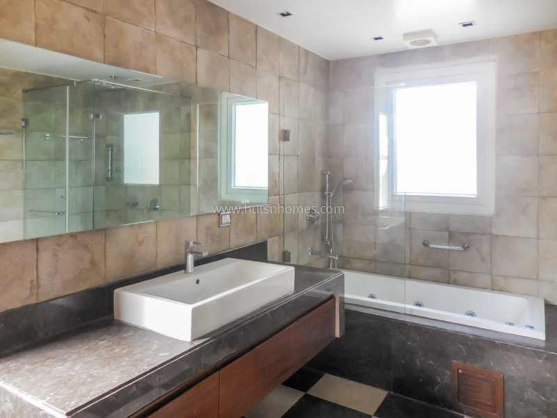 4 BHK Flat For Rent in Hauz Khas