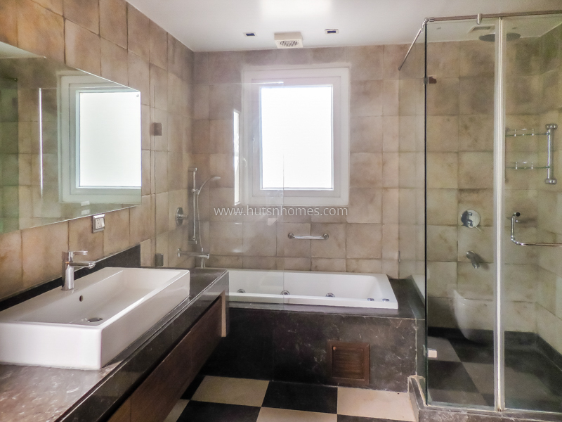 4 BHK Flat For Rent in Hauz Khas