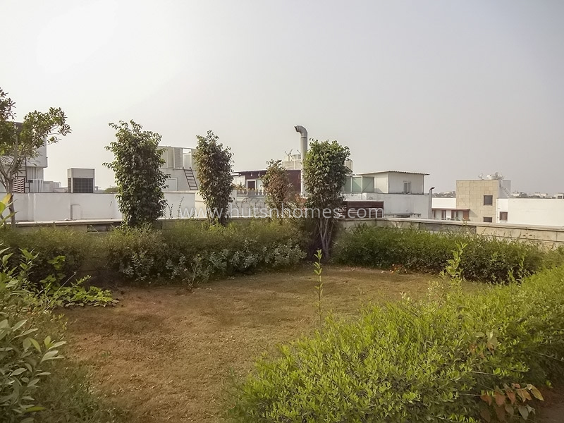 4 BHK Flat For Rent in Vasant Vihar