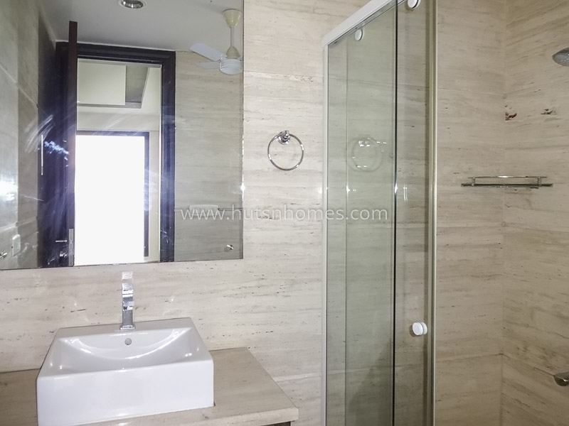 4 BHK Flat For Rent in Vasant Vihar