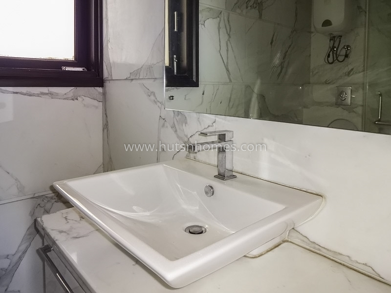 4 BHK Flat For Rent in Vasant Vihar