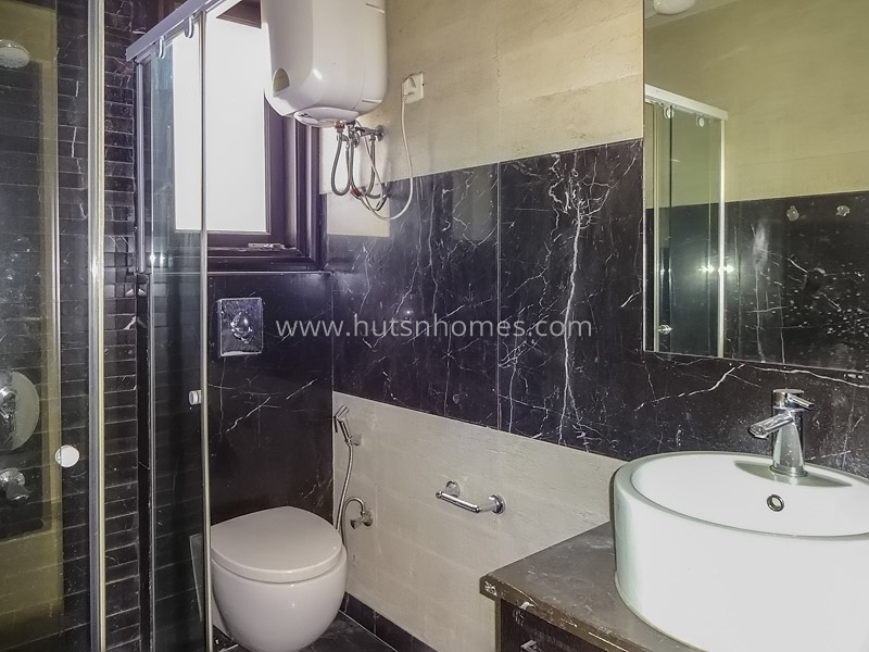 4 BHK Flat For Rent in Vasant Vihar