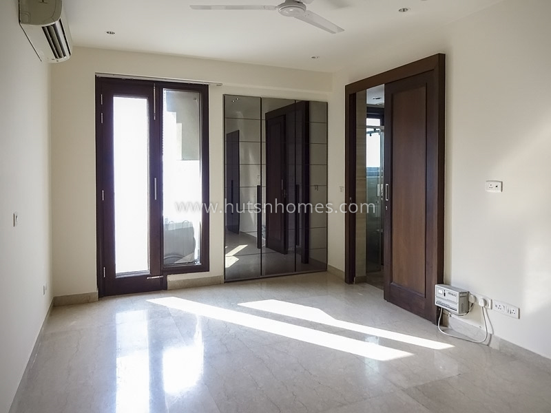 4 BHK Flat For Rent in Vasant Vihar