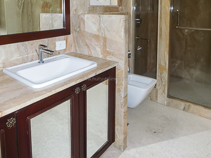 4 BHK Flat For Rent in Vasant Vihar