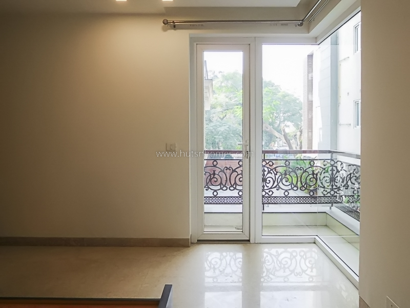 4 BHK Flat For Rent in Vasant Vihar