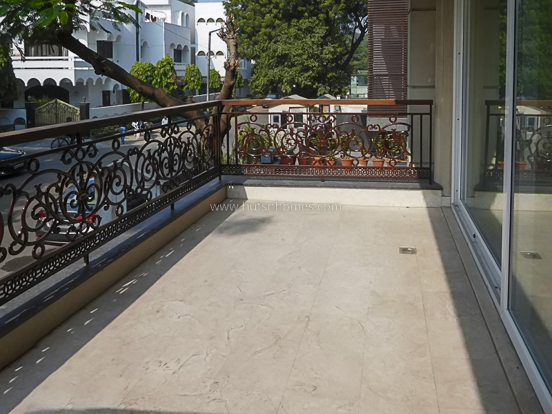 4 BHK Flat For Rent in Vasant Vihar