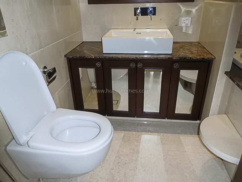 4 BHK Flat For Rent in Vasant Vihar