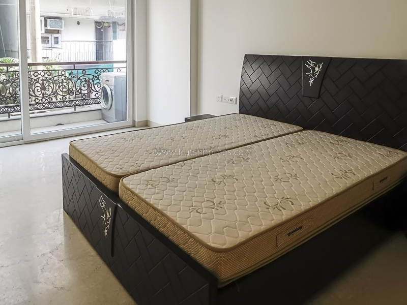 4 BHK Flat For Rent in Vasant Vihar