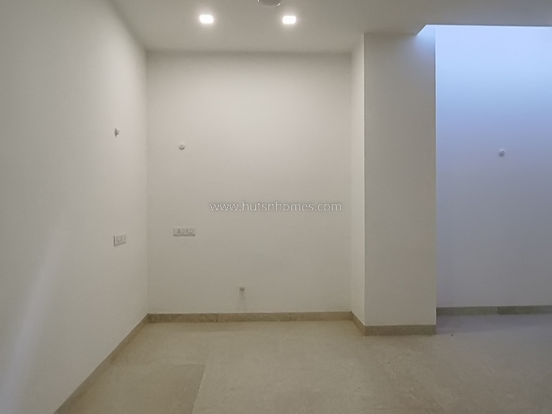4 BHK Flat For Rent in Vasant Vihar