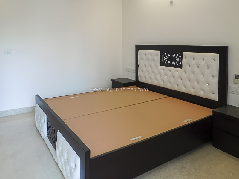 4 BHK Flat For Rent in Vasant Vihar