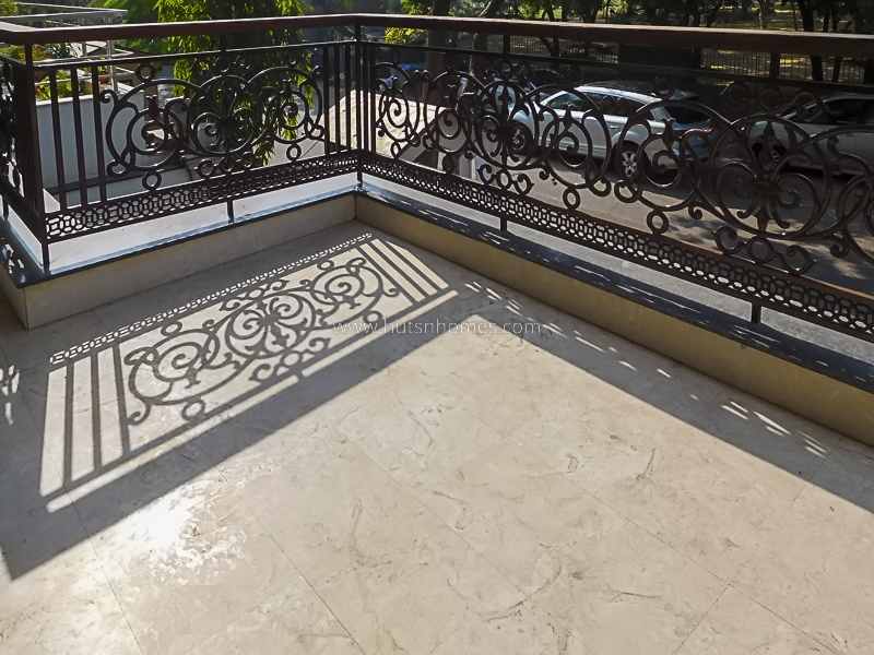 4 BHK Flat For Rent in Vasant Vihar