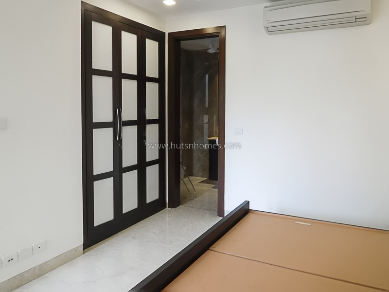4 BHK Flat For Rent in Vasant Vihar