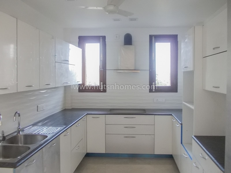 4 BHK Flat For Rent in Vasant Vihar
