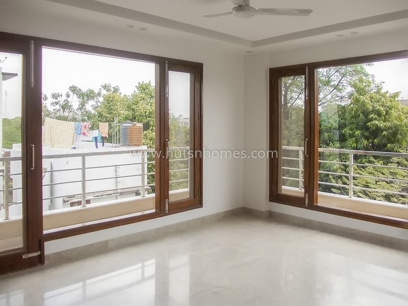 4 BHK Flat For Rent in Vasant Vihar