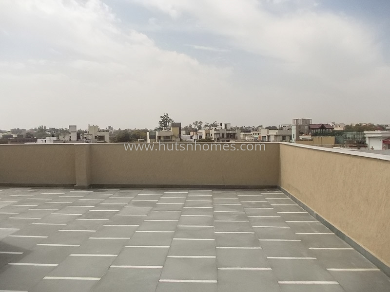 4 BHK Flat For Rent in Vasant Vihar
