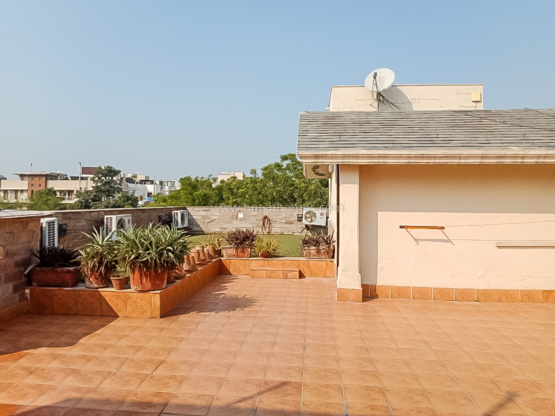 4 BHK Flat For Rent in Vasant Vihar