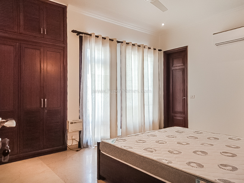 4 BHK Flat For Rent in Vasant Vihar