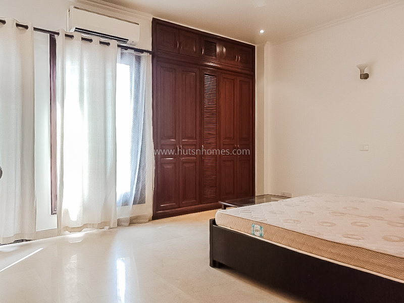 4 BHK Flat For Rent in Vasant Vihar