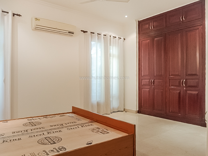 4 BHK Flat For Rent in Vasant Vihar