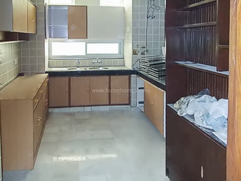 4 BHK Flat For Rent in Panchsheel Park