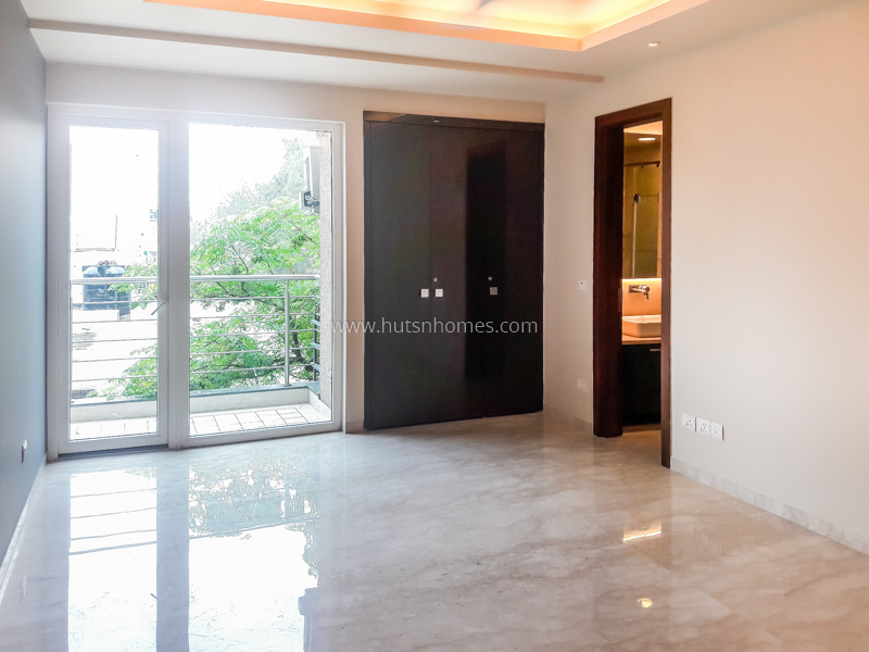 4 BHK Flat For Rent in Vasant Vihar