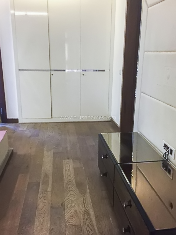 4 BHK Duplex For Rent in Vasant Vihar