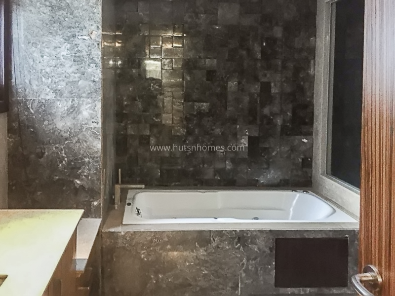 4 BHK Duplex For Rent in Vasant Vihar