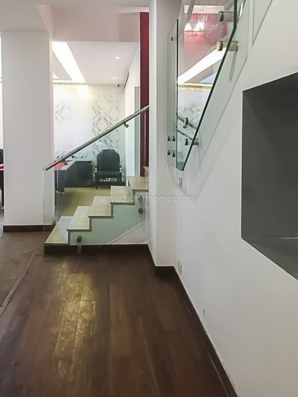 4 BHK Duplex For Rent in Vasant Vihar