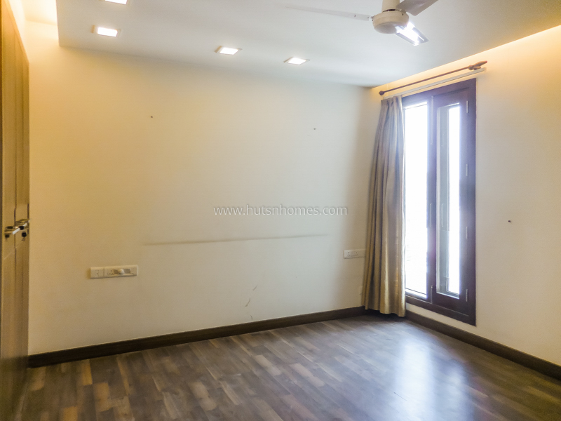 4 BHK Flat For Rent in Vasant Vihar